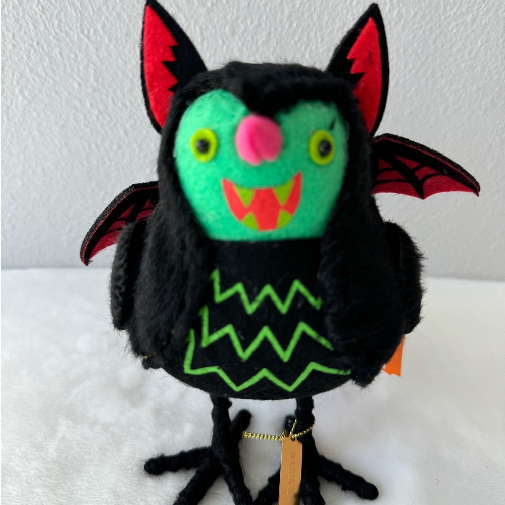 New 2024 Featherly ‘Batrick’ Felt Bird Halloween fegurine